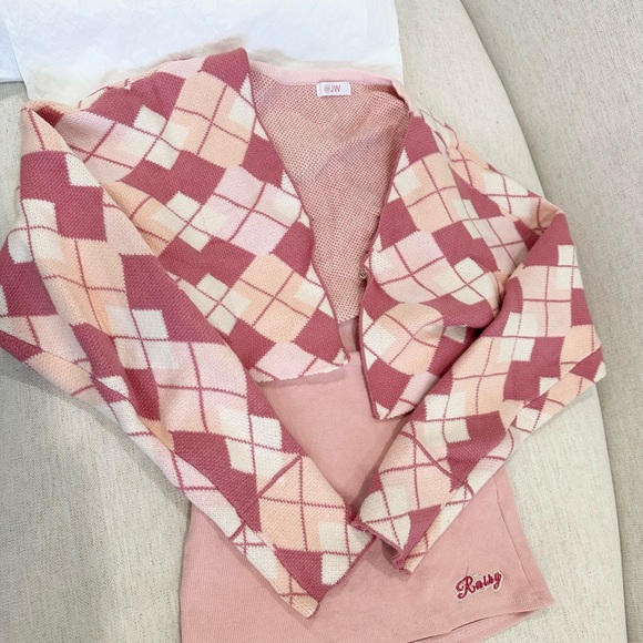 Pink Set of Sweater, Top and skirt - Picture 2 of 7